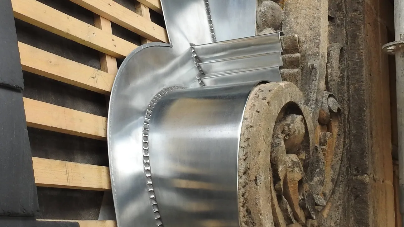 Habillage en zinc d'une lucarne