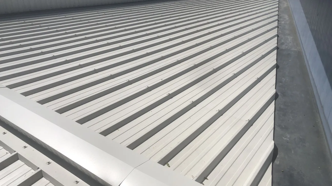 Nouvelle couverture en bac acier de 450m²