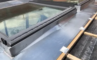 Besace de renvoi d'eau (derrière les vélux)