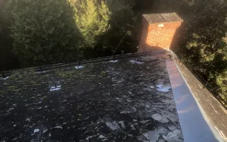 État des ardoises avant travaux de bâchage