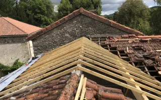 Vue d'ensemble de la charpente en cours