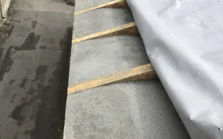 Scellement des chevrons en saillie