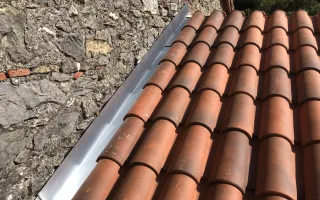 Chéneau de rive en zinc en cours de réalisation