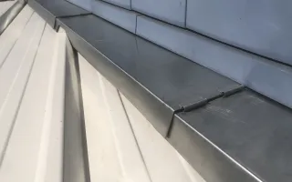 Bavette crantée biaise en zinc