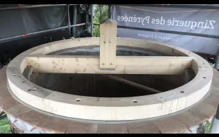 Sablières, entrait et poinçon, assemblés et chevillés/boulonnés