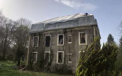 Bâchage en toile PVC longue durée (+/-10 ans) avant réhabilitation