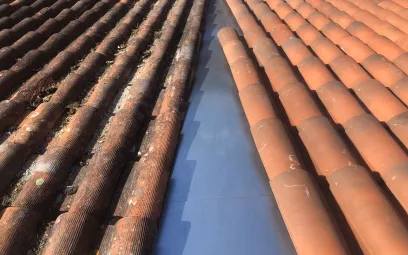 Ancienne toiture, chéneau à redans et nouvelle toiture