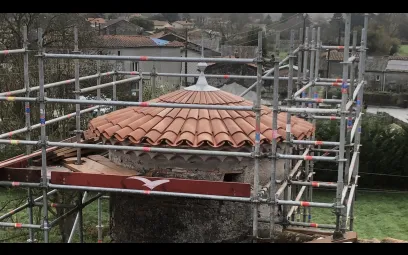 Une des deux tours rondes restaurées